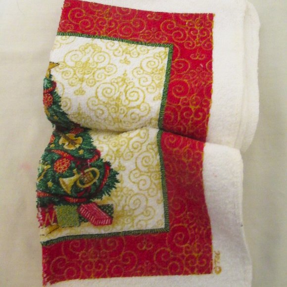 2 Christmas tree washcloths - Picture 2 of 2